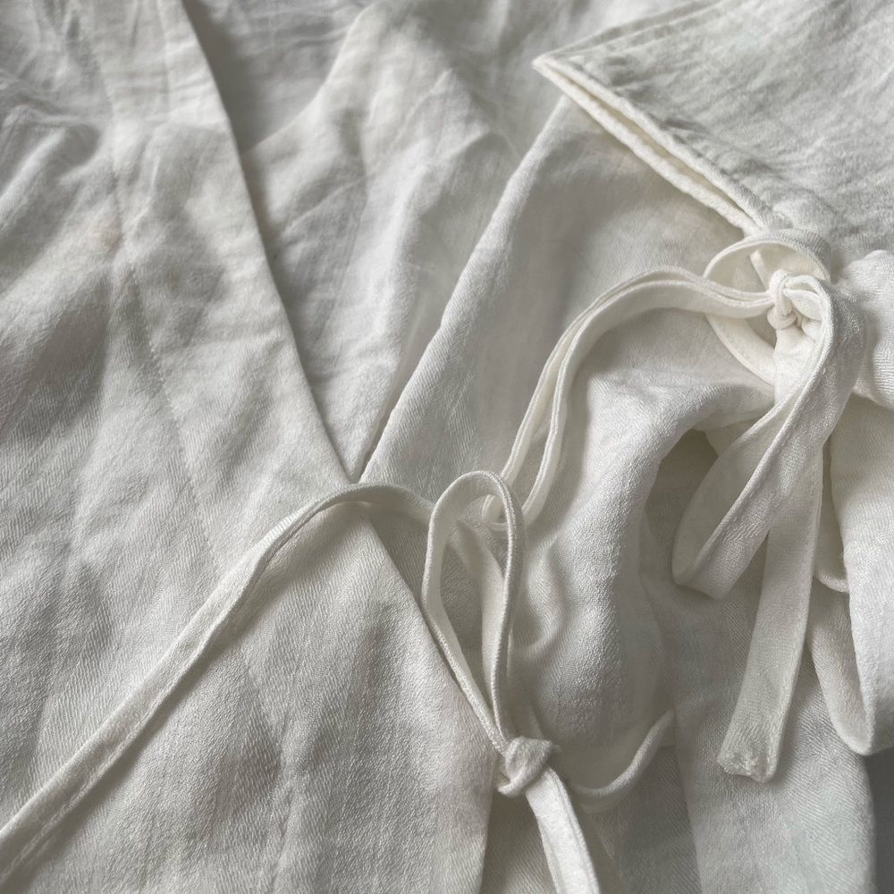 Moon River Linen wrap blouse longsleeve - Picture 3 of 4